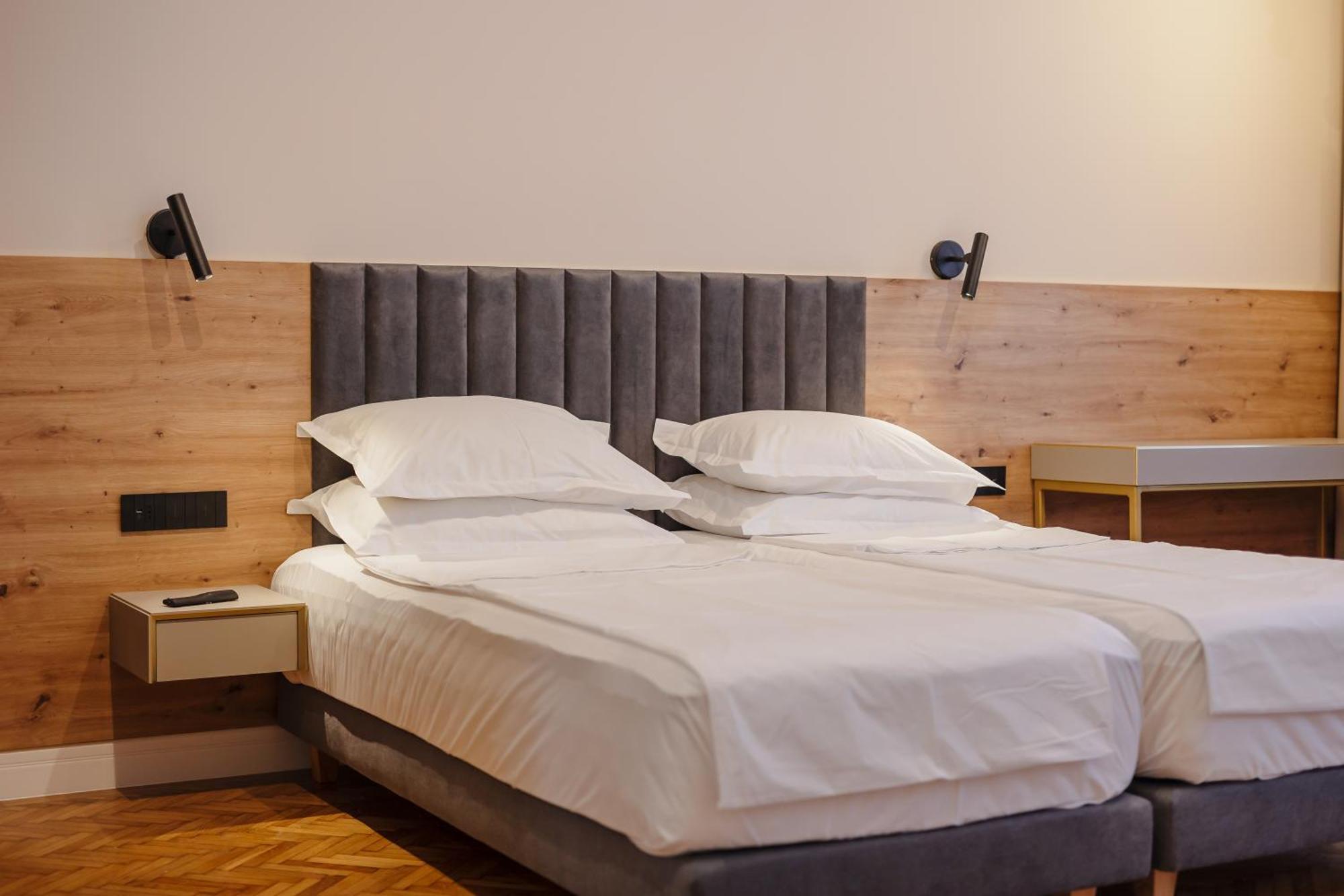Bloom Downtown Suites Cluj-Napoca Exterior photo