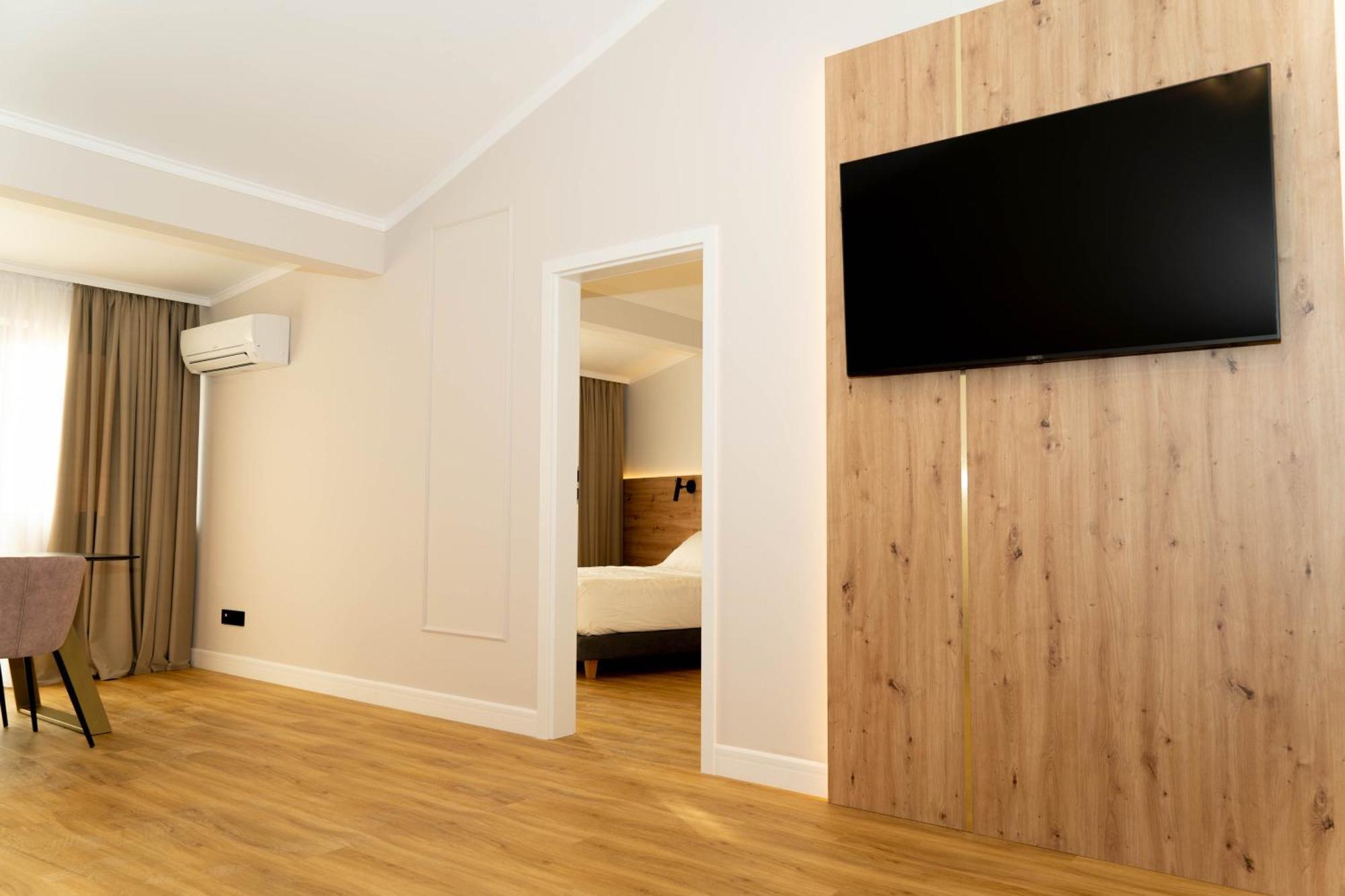 Bloom Downtown Suites Cluj-Napoca Exterior photo